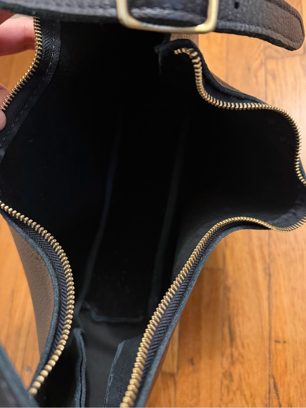 Portland Leather Large Aspen - Black Pebbled Shoulder Tote with Gold Hardware - Picture 2 of 3